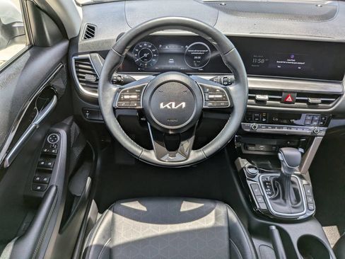 Certified 2025 Kia Seltos EX FWD image 15