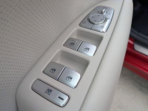 Certified 2022 Genesis G70 3.3T image 19