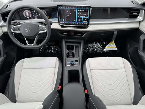 New 2026 Volkswagen Tiguan SE FWD image 11