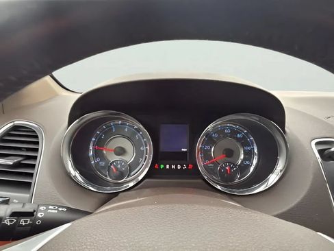 Used 2012 Chrysler Town & Country Touring w/ Entertainment Group #1 FWD image 18