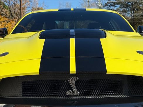 Used 2021 Ford Mustang Shelby GT500 w/ Carbon Fiber Track Pack image 13