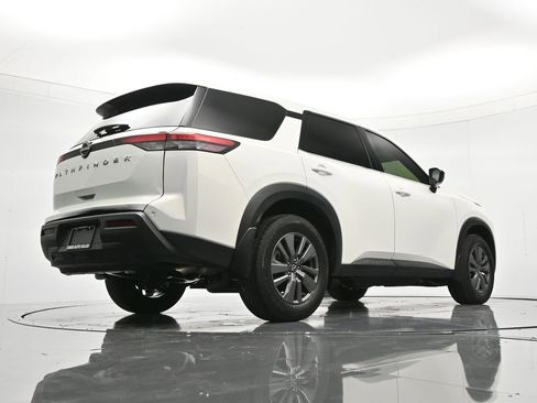 Used 2024 Nissan Pathfinder S image 41