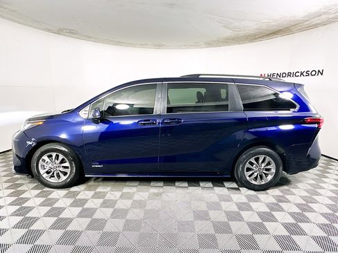 Used 2021 Toyota Sienna LE image 6