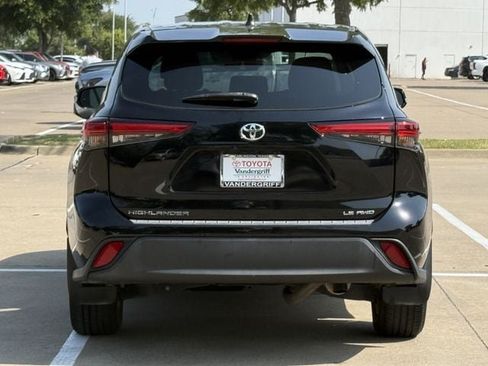 Used 2023 Toyota Highlander LE AWD/4WD image 5