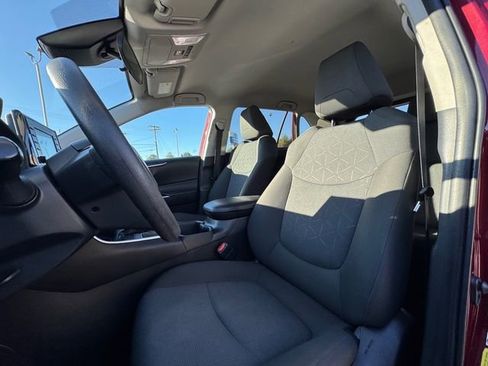 Used 2022 Toyota RAV4 XLE image 14
