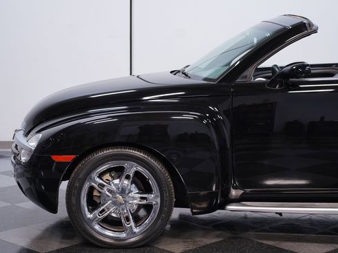 Used 2005 Chevrolet SSR w/ Preferred Equipment Group image 22