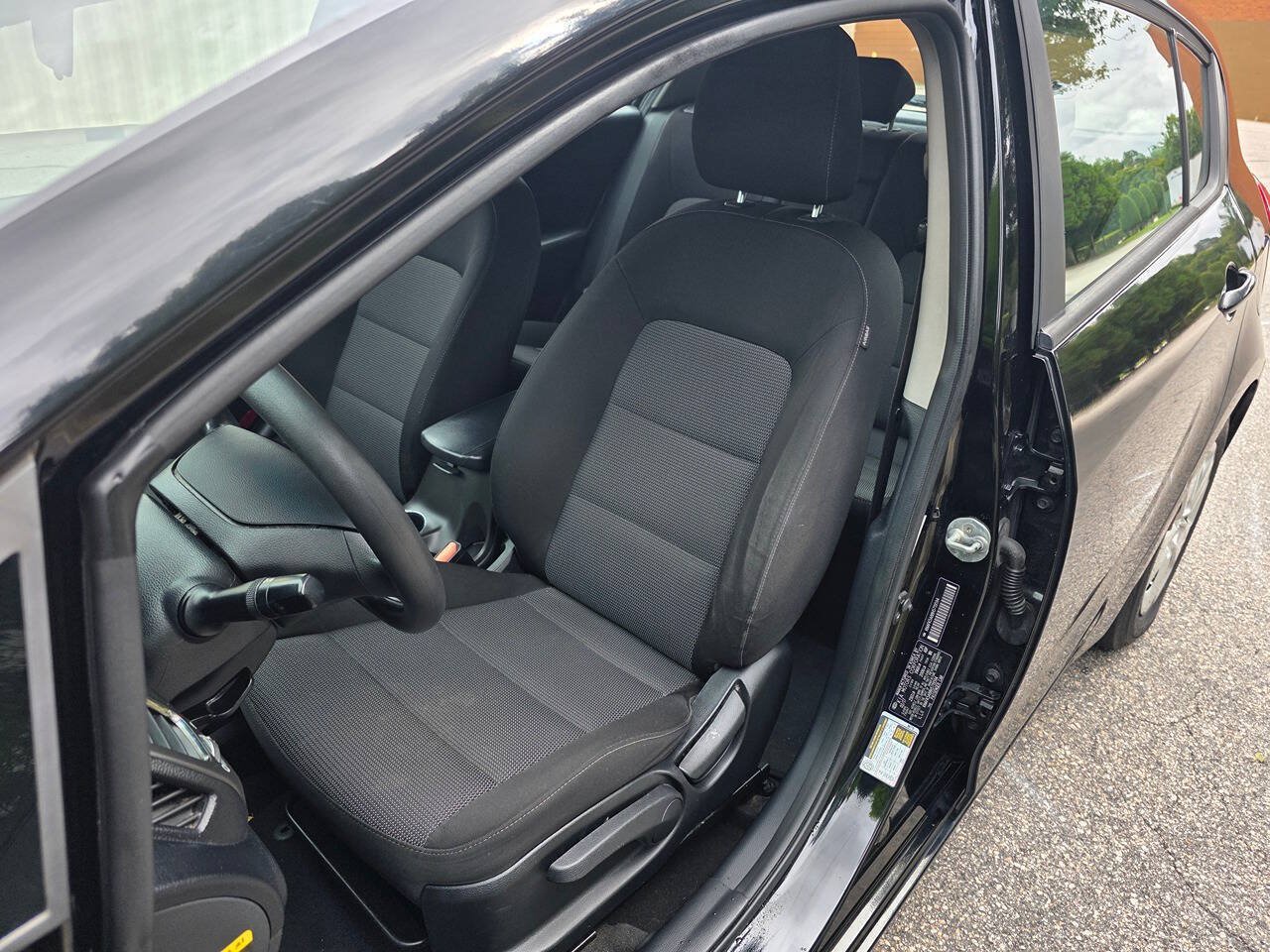 Used 2017 Kia Forte LX FWD image 12