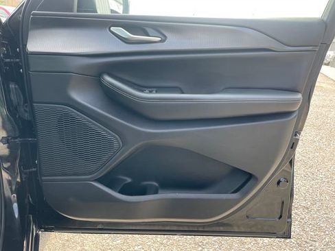 Used 2023 Jeep Grand Cherokee Laredo AWD/4WD image 16