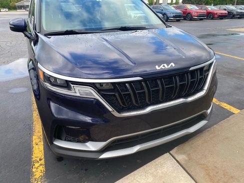 Used 2024 Kia Carnival LX FWD image 2