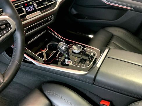 Used 2022 BMW X7 xDrive40i w/ M Sport Package image 17