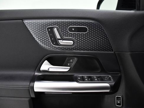 Certified 2025 Mercedes-Benz GLA 250 4MATIC image 17