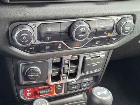 Certified 2025 Jeep Wrangler Willys 4xe image 11