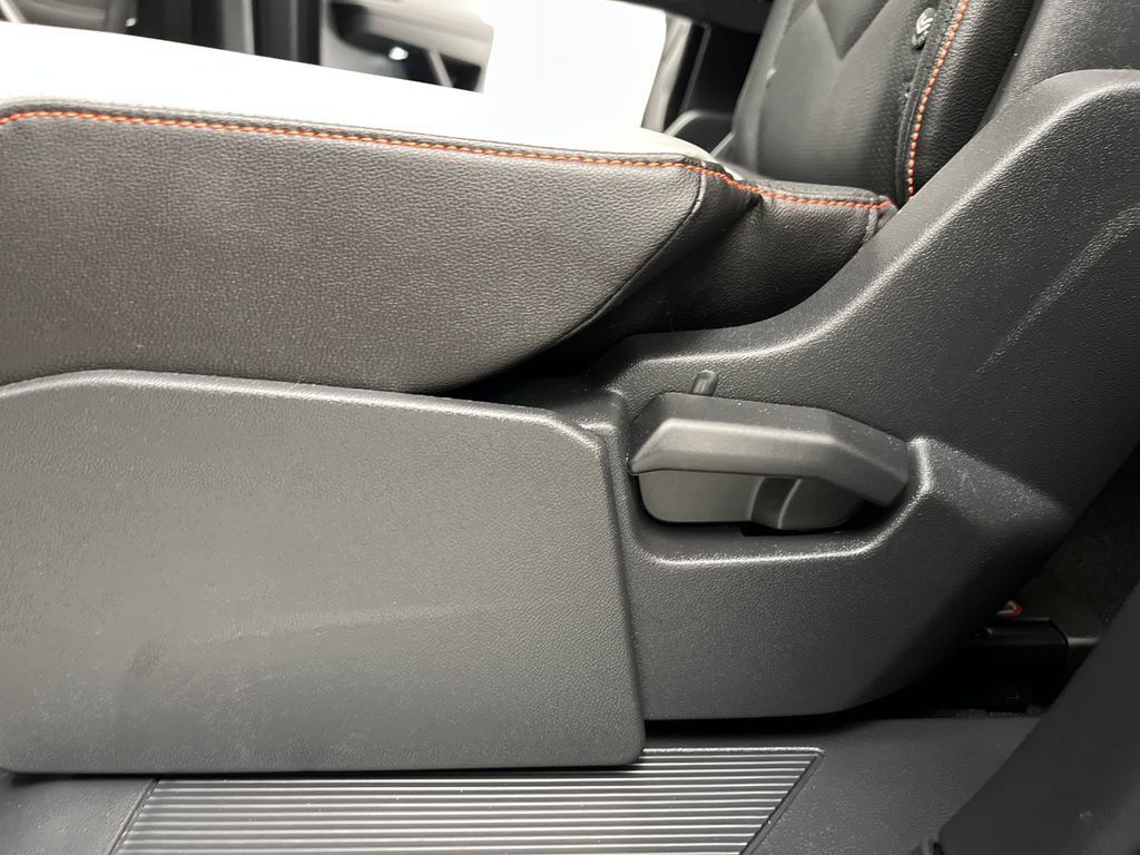 Used 2025 Volkswagen Atlas Peak Edition SE AWD/4WD image 19