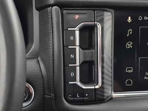 Used 2023 GMC Yukon Denali RWD image 31