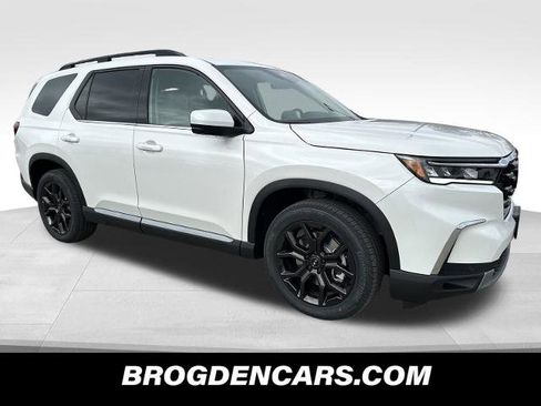 New 2025 Honda Pilot Touring image 1