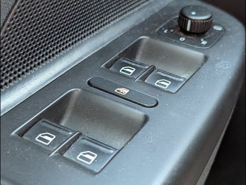 Used 2010 Volkswagen Jetta S FWD image 15