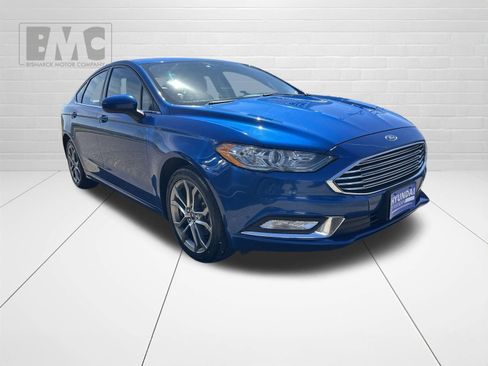 Used 2017 Ford Fusion SE w/ Equipment Group 201A AWD/4WD image 2