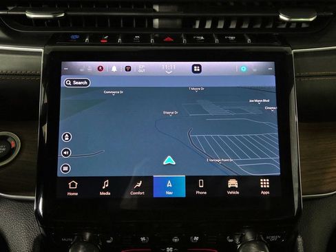 Used 2022 Jeep Grand Cherokee Summit w/ Luxury Tech Group V AWD/4WD image 25