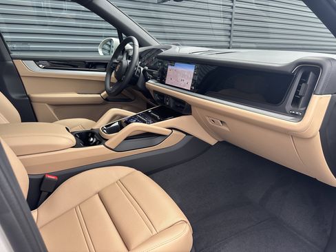 New 2026 Porsche Cayenne image 13