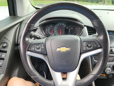 Used 2018 Chevrolet Trax LT w/ LT Convenience Package FWD image 21