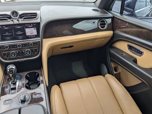 Used 2021 Bentley Bentayga V8 image 8