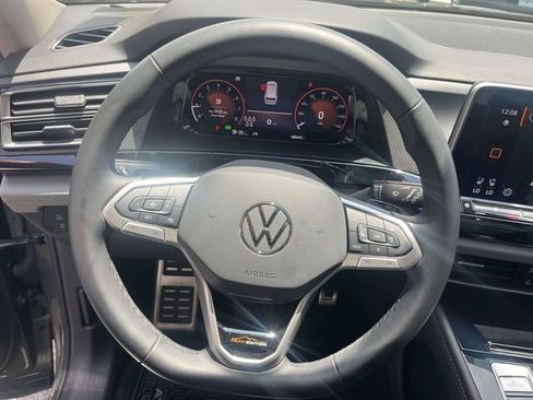 Used 2024 Volkswagen Atlas Peak Edition SE AWD/4WD image 25