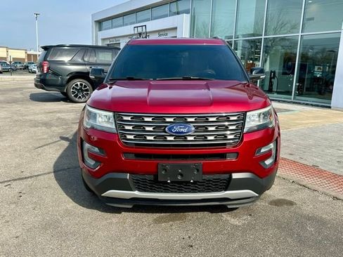 Used 2017 Ford Explorer XLT w/ Equipment Group 202A image 2