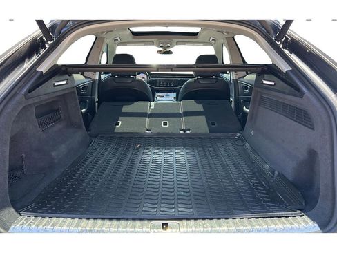 Used 2019 Audi Q8 Premium Plus w/ Premium Plus AWD/4WD image 38