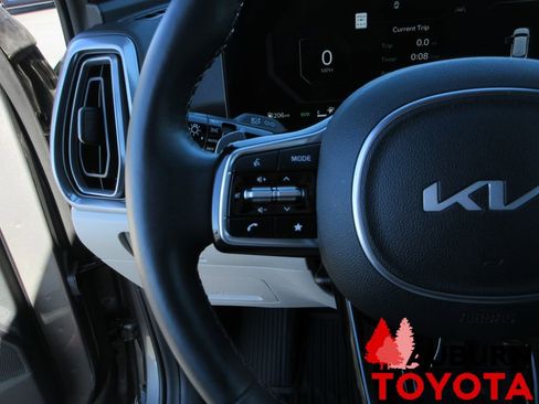 Used 2025 Kia Sorento SX Prestige image 18