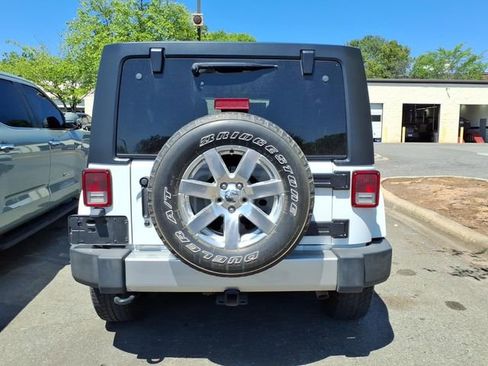 Used 2017 Jeep Wrangler Unlimited Sahara w/ Connectivity Group AWD/4WD image 7