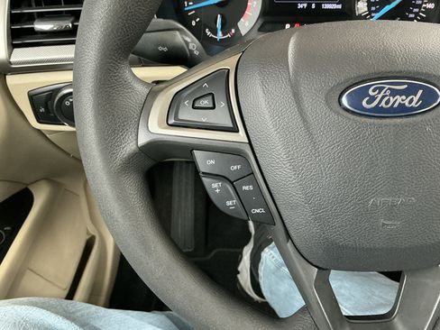 Used 2015 Ford Fusion SE image 12