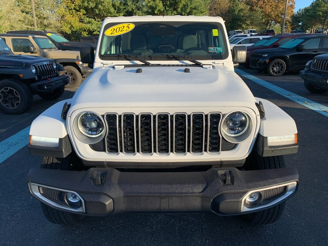 Used 2025 Jeep Wrangler Unlimited Sahara AWD/4WD image 8