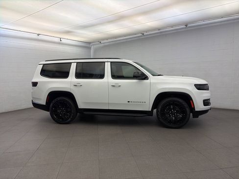 New 2025 Jeep Wagoneer Series II w/ Convenience Group I image 2