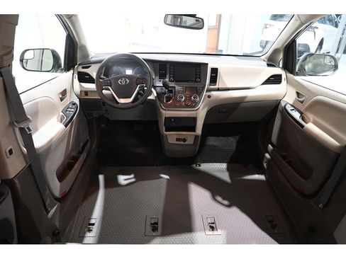 Used 2019 Toyota Sienna LE FWD image 21