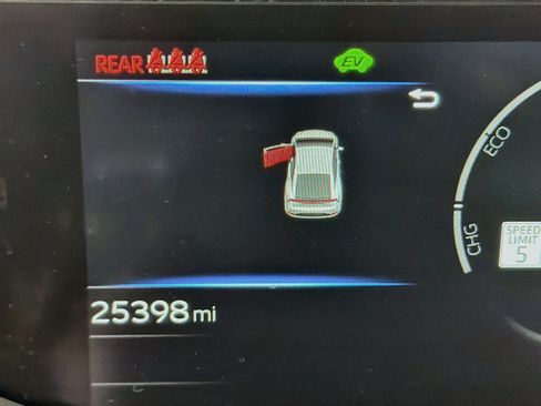 Used 2025 Toyota Prius LE FWD image 18