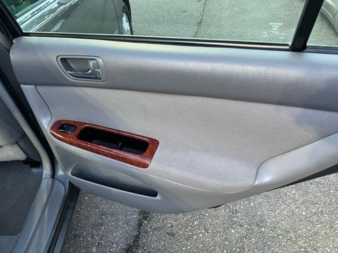 Used 2005 Toyota Camry XLE FWD image 17