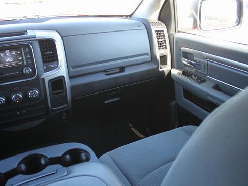 Used 2019 RAM 1500 Classic SLT image 7