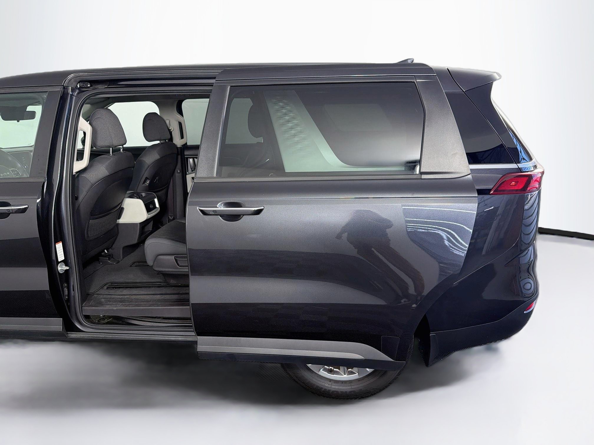 Used 2022 Kia Carnival LX FWD image 27