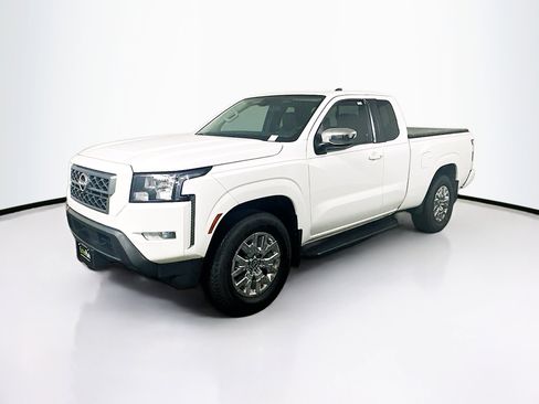 Used 2023 Nissan Frontier SV w/ SV Convenience Package image 3