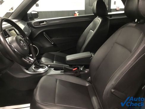 Used 2019 Volkswagen Beetle 2.0T S image 32