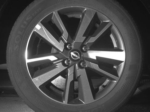 Used 2025 Nissan Versa SV FWD image 15