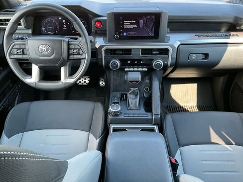 Used 2025 Toyota Tacoma TRD Sport image 15