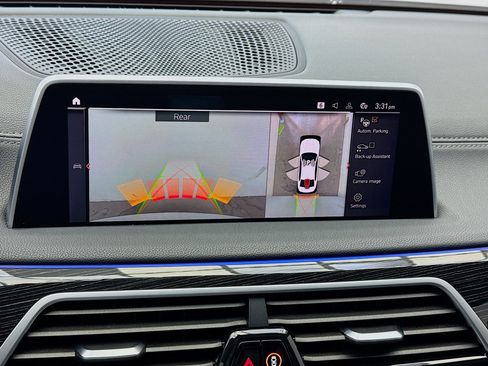 Used 2022 BMW 740i w/ M Sport Package image 10