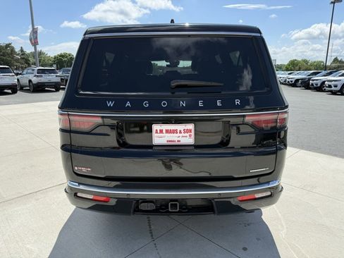 Used 2024 Jeep Wagoneer L Series II w/ Flexible Seating Group AWD/4WD image 7
