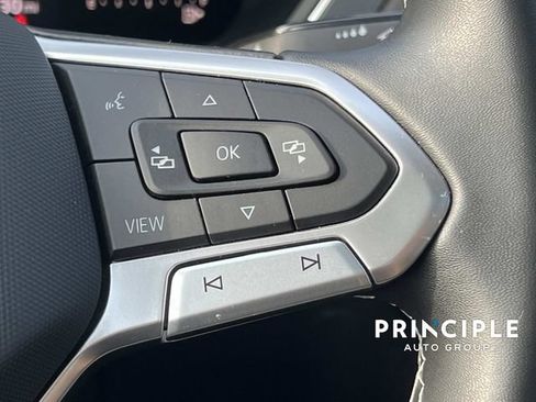 Used 2023 Volkswagen Tiguan SE w/ Panoramic Sunroof Package FWD image 22