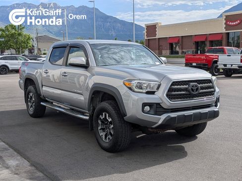 Used 2017 Toyota Tacoma SR5 AWD/4WD image 1