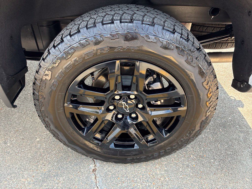 Used 2026 Chevrolet Silverado 1500 LT Trail Boss w/ LT Trail Boss Premium Package AWD/4WD image 12