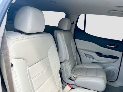 Used 2022 GMC Acadia Denali w/ Denali Technology Package FWD image 28