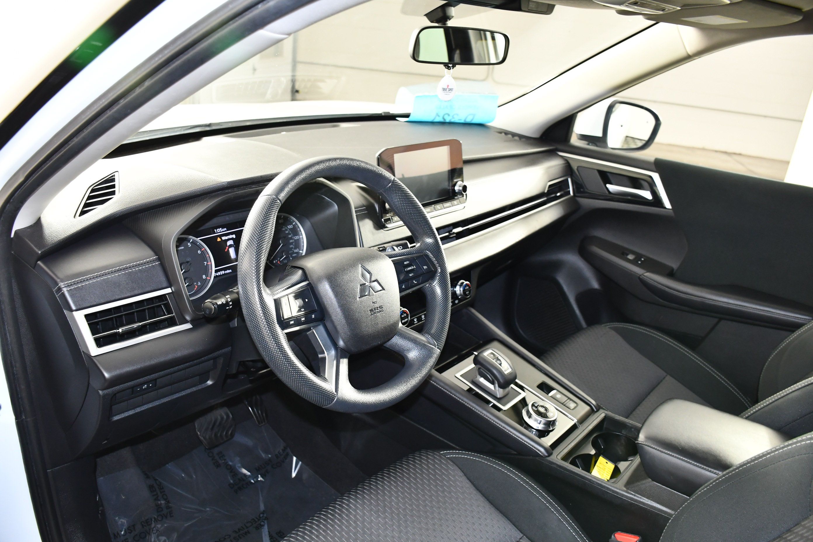 Used 2022 Mitsubishi Outlander ES AWD/4WD image 2