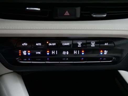 Used 2023 Buick Envision Avenir image 23